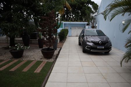 Casa de condomínio para alugar com 525m², 3 quartos e 6 vagasquintal + garagem