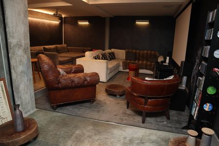 Casa de condomínio para alugar com 525m², 3 quartos e 6 vagascinema