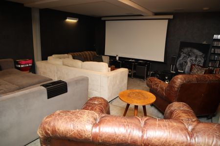 Casa de condomínio para alugar com 525m², 3 quartos e 6 vagascinema 
