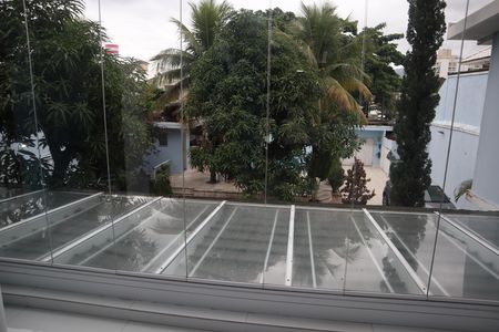 Casa de condomínio para alugar com 525m², 3 quartos e 6 vagasvaranda