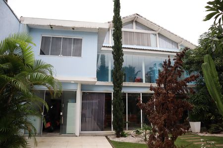 Casa de condomínio para alugar com 525m², 3 quartos e 6 vagasfachada