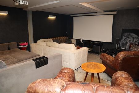 Casa de condomínio para alugar com 525m², 3 quartos e 6 vagascinema