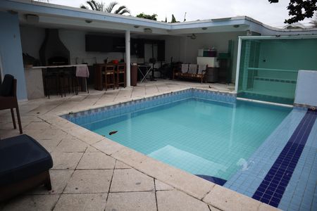 Casa de condomínio para alugar com 525m², 3 quartos e 6 vagaspiscina