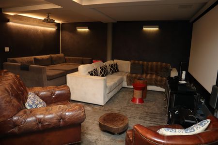 Casa de condomínio para alugar com 525m², 3 quartos e 6 vagascinema