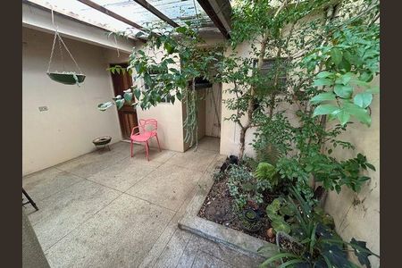 Casa à venda com 122m², 2 quartos e 1 vaga
