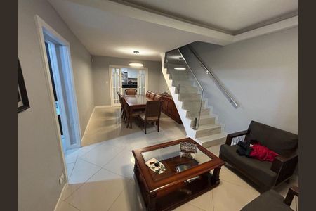 Casa à venda com 220m², 3 quartos e 3 vagas