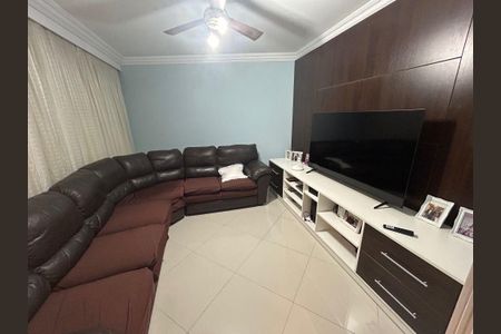 Casa à venda com 3 quartos, 220m² em Jardim Ivana, São Paulo