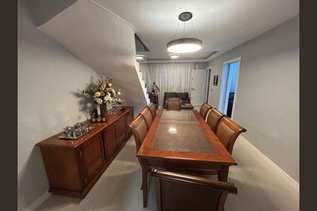 Casa à venda com 3 quartos, 220m² em Jardim Ivana, São Paulo