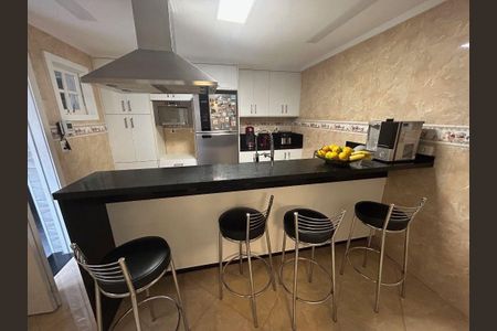 Casa à venda com 220m², 3 quartos e 3 vagas
