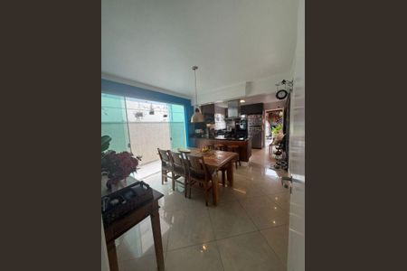 Casa à venda com 3 quartos, 125m² em Jardim São Jorge, Taboão da Serra