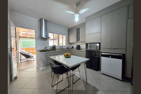Casa à venda com 86m², 2 quartos e 2 vagas