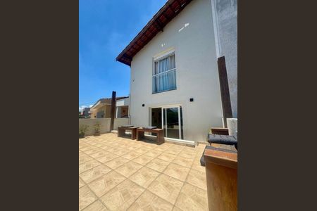 Casa à venda com 100m², 3 quartos e 2 vagas