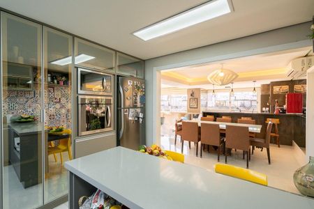 Apartamento à venda com 211m², 3 quartos e 2 vagas Apartamento à venda com 211m², 3 quartos e 2 vagasCozinha