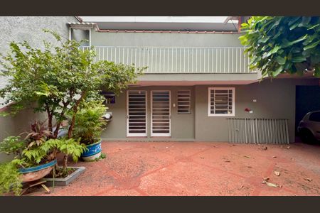 Casa para alugar com 300m², 3 quartos e 6 vagasQuintal