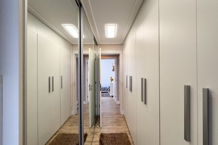 Apartamento à venda com 147m², 3 quartos e 2 vagas Apartamento à venda com 147m², 3 quartos e 2 vagasCloset - Suíte 3