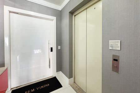 Apartamento à venda com 147m², 3 quartos e 2 vagas Apartamento à venda com 147m², 3 quartos e 2 vagasÁrea comum - Hall