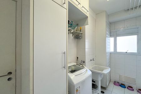 Apartamento à venda com 147m², 3 quartos e 2 vagas Apartamento à venda com 147m², 3 quartos e 2 vagasÁrea de Serviço