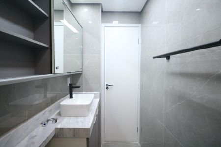 Apartamento à venda com 70m², 3 quartos e 1 vaga Apartamento à venda com 70m², 3 quartos e 1 vagaBanheiro