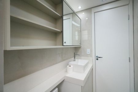 Apartamento à venda com 70m², 3 quartos e 1 vaga Apartamento à venda com 70m², 3 quartos e 1 vagaBanheiro da Suíte