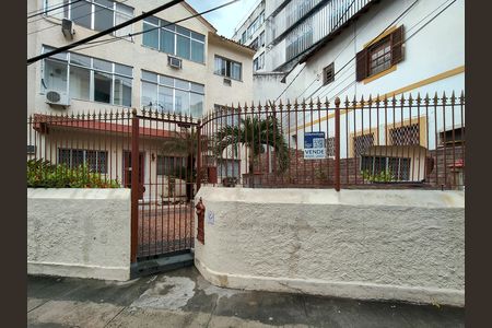 Apartamento à venda com 74m², 3 quartos e sem vaga Apartamento à venda com 74m², 3 quartos e sem vagaFachada e portaria