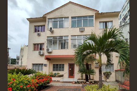 Apartamento à venda com 74m², 3 quartos e sem vaga Apartamento à venda com 74m², 3 quartos e sem vagaFachada e portaria