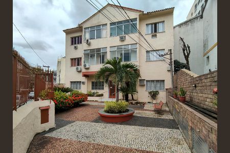 Apartamento à venda com 74m², 3 quartos e sem vaga Apartamento à venda com 74m², 3 quartos e sem vagaFachada e portaria