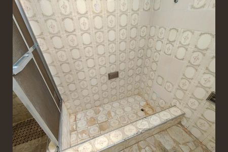 Apartamento à venda com 74m², 3 quartos e sem vaga Apartamento à venda com 74m², 3 quartos e sem vagaBanheiro Corredor