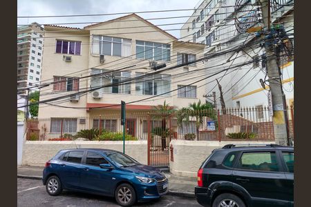 Apartamento à venda com 74m², 3 quartos e sem vaga Apartamento à venda com 74m², 3 quartos e sem vagaFachada e portaria