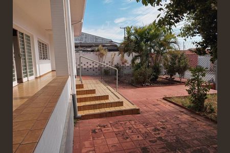 Casa à venda com 315m², 4 quartos e 20 vagasFoto 02