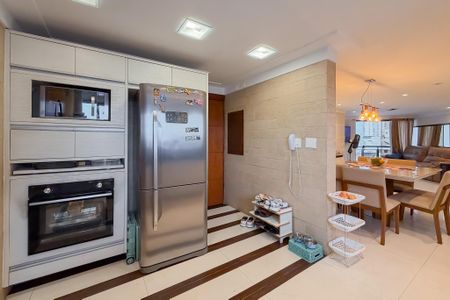 Apartamento para alugar com 117m², 2 quartos e 2 vagas Apartamento para alugar com 117m², 2 quartos e 2 vagasCozinha
