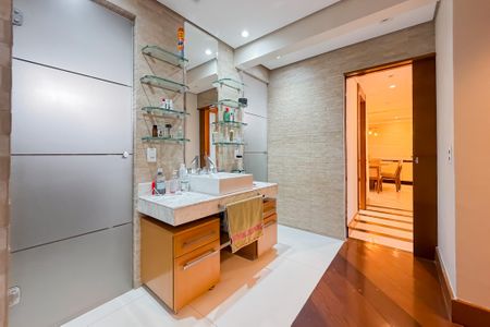 Apartamento para alugar com 117m², 2 quartos e 2 vagas Apartamento para alugar com 117m², 2 quartos e 2 vagasBanheiro da Suíte Master