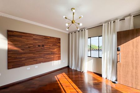 Casa para alugar com 200m², 3 quartos e 4 vagas Casa para alugar com 200m², 3 quartos e 4 vagasSala
