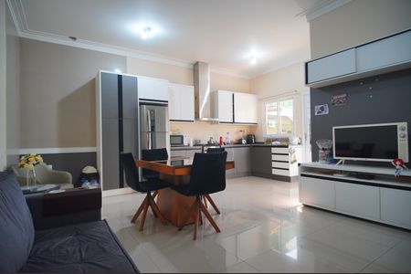 Casa à venda com 120m², 1 quarto e 5 vagasSala/Cozinha