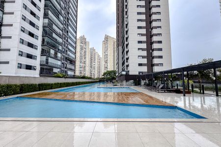 Apartamento para alugar com 165m², 3 quartos e 3 vagas Apartamento para alugar com 165m², 3 quartos e 3 vagasÁrea comum - Piscina