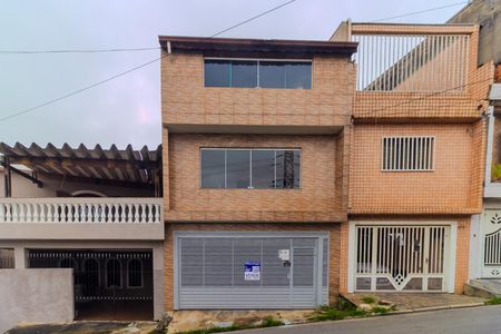 Casa à venda com 160m², 4 quartos e 2 vagas Casa à venda com 160m², 4 quartos e 2 vagasFachada