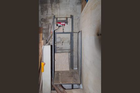 Casa à venda com 160m², 4 quartos e 2 vagas Casa à venda com 160m², 4 quartos e 2 vagasElevador