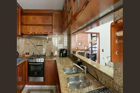 Apartamento à venda com 132m², 2 quartos e 2 vagasCozinha
