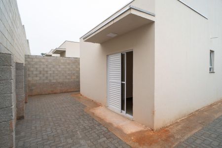 Casa de condomínio para alugar com 70m², 3 quartos e 2 vagas Casa de condomínio para alugar com 70m², 3 quartos e 2 vagasQuintal