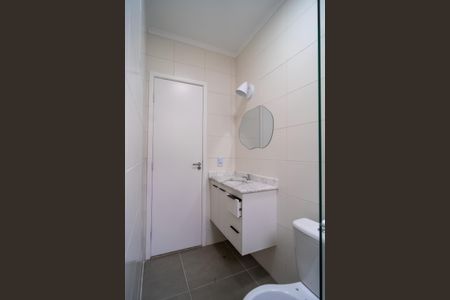 Casa de condomínio para alugar com 70m², 3 quartos e 2 vagas Casa de condomínio para alugar com 70m², 3 quartos e 2 vagasBanheiro da Suíte