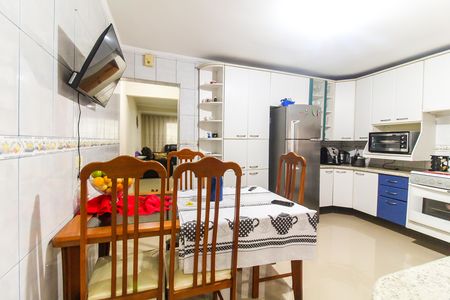Casa à venda com 194m², 3 quartos e 2 vagas Casa à venda com 194m², 3 quartos e 2 vagasCozinha