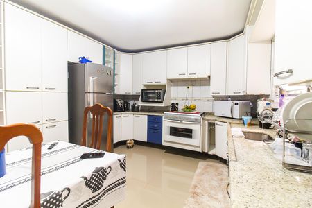 Casa à venda com 194m², 3 quartos e 2 vagas Casa à venda com 194m², 3 quartos e 2 vagasCozinha