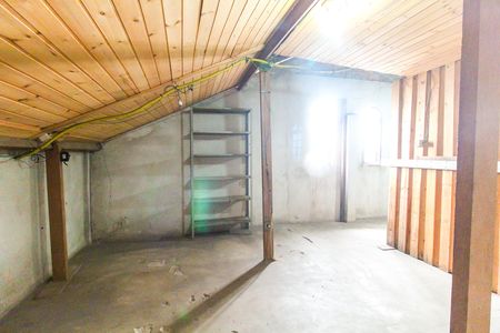 Casa à venda com 194m², 3 quartos e 2 vagas Casa à venda com 194m², 3 quartos e 2 vagasSótão