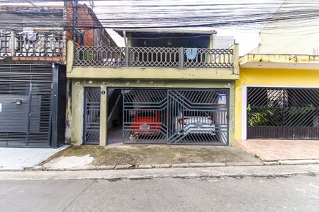 Casa à venda com 194m², 3 quartos e 2 vagas Casa à venda com 194m², 3 quartos e 2 vagasFachada + Placa