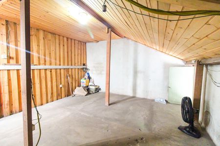 Casa à venda com 194m², 3 quartos e 2 vagas Casa à venda com 194m², 3 quartos e 2 vagasSótão