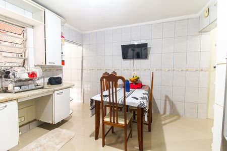 Casa à venda com 194m², 3 quartos e 2 vagas Casa à venda com 194m², 3 quartos e 2 vagasCozinha
