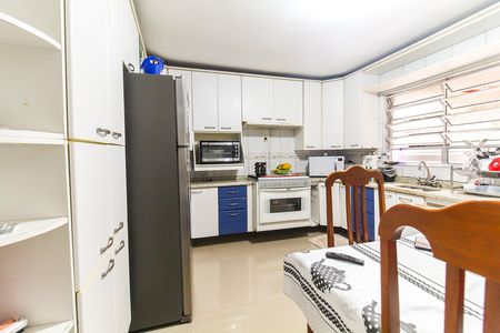 Casa à venda com 194m², 3 quartos e 2 vagas