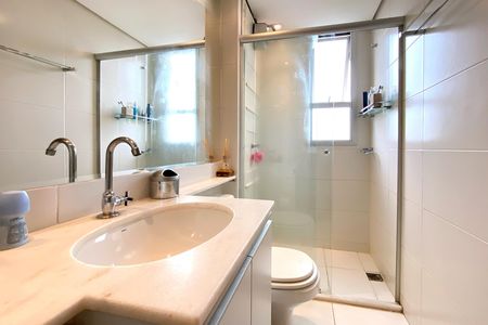 Apartamento à venda com 87m², 3 quartos e 2 vagas Apartamento à venda com 87m², 3 quartos e 2 vagasBanheiro da Suíte 1