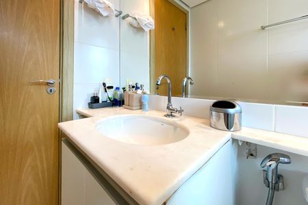 Apartamento à venda com 87m², 3 quartos e 2 vagas Apartamento à venda com 87m², 3 quartos e 2 vagasBanheiro da Suíte 1