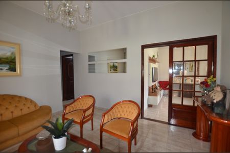 Casa à venda com 227m², 3 quartos e 3 vagasSala