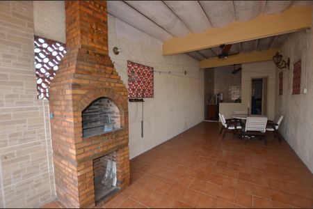 Casa à venda com 227m², 3 quartos e 3 vagasChurrasqueira